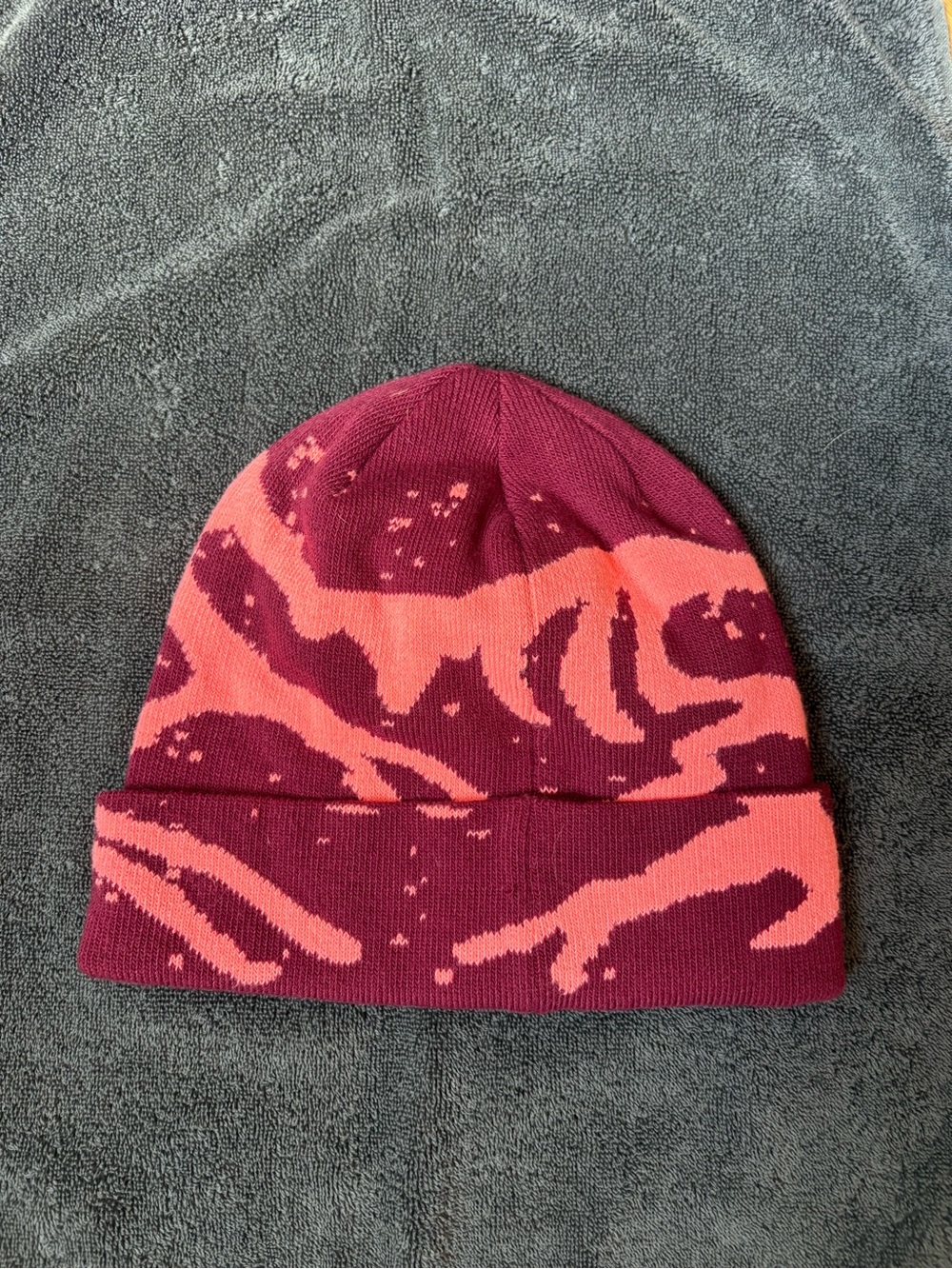 Arc'teryx Maroon & Coral Patterned Grotto Toque - Picture 2 of 3